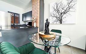 Executive Apartment At Waterfall Ridge